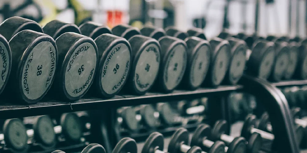 Ginásio-Solinca-Colombo Zona de pesos livres para treino de fitness no ginásio Solinca Colombo