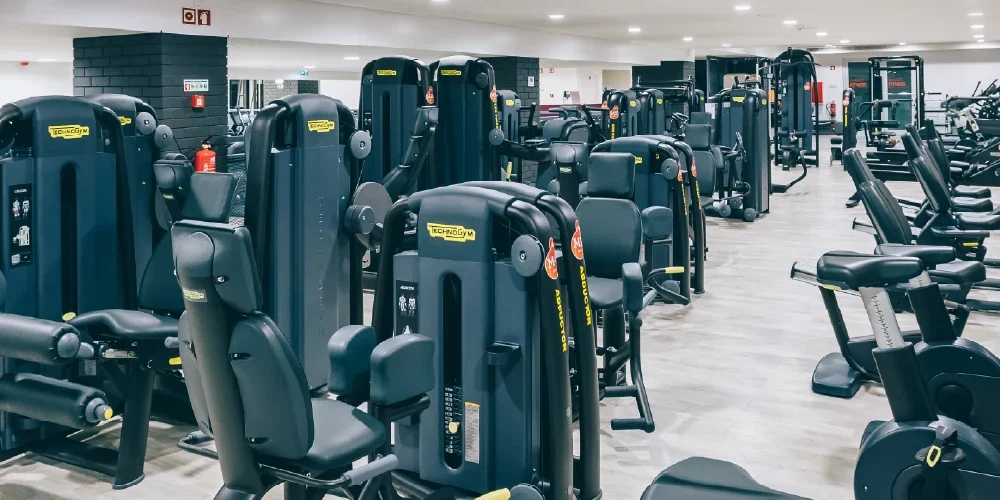 Ginásio-Solinca-Constituição Sala de musculação com máquinas de treino de força e cardiocascular do Ginásio Solinca Constituição