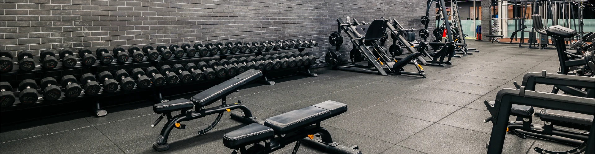 Oeiras 29 Sala de treino livre com halteres e máquinas de musculação do Ginásio Solinca Estoril
