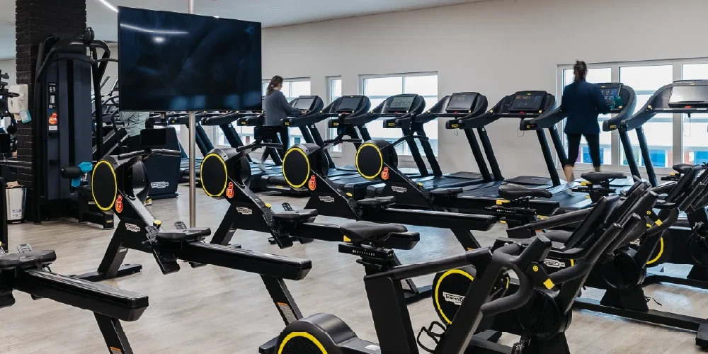 Ginásio-Solinca-Matosinhos Área de treino com máquinas para treino cardiovascular e de força do Ginásio Solinca Matosinhos