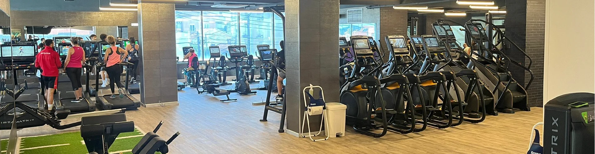 Barreiro 30 Área de prática desportiva com máquinas para treino de mobilidade do Ginásio Solinca Quinta do conde
